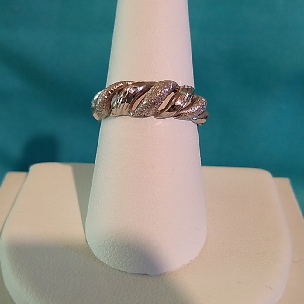 18K White Gold Ring